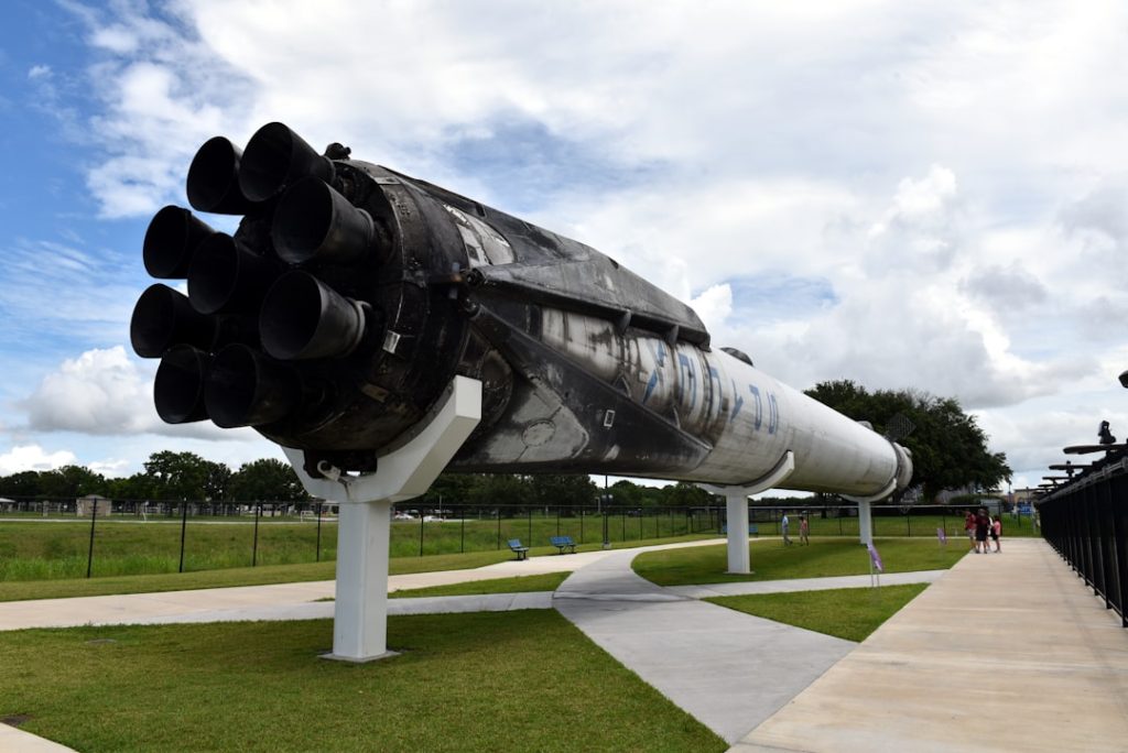 SpaceX、Falcon Heavyで6トン衛星打ち上げ成功
