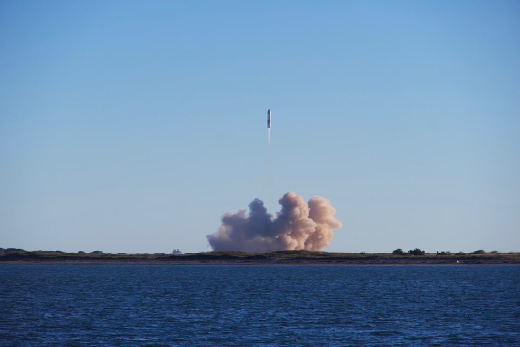 SpaceX新型ロケット打ち上げ延期