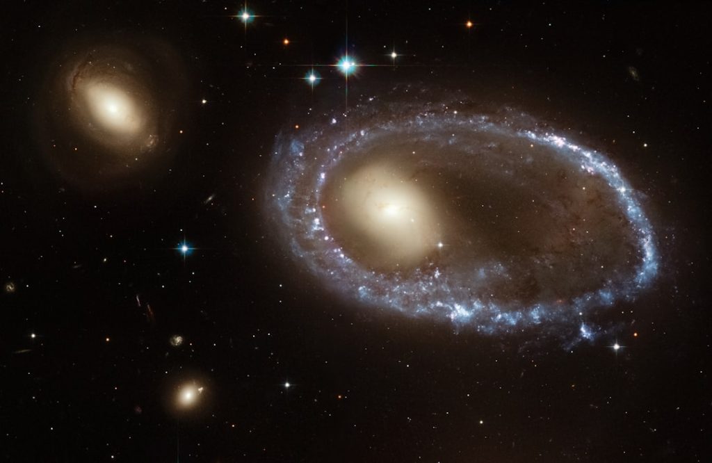ユークリッド宇宙望遠鏡、重力レンズで銀河観測