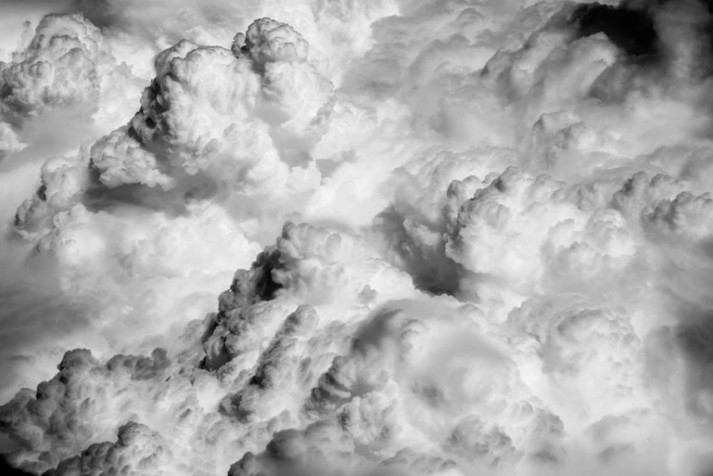 金星の硫酸雲：太陽系最大の水力学的ジャンプ