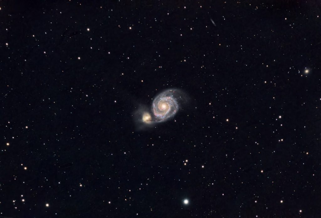 渦巻銀河の姿が鮮明に～宇宙望遠鏡