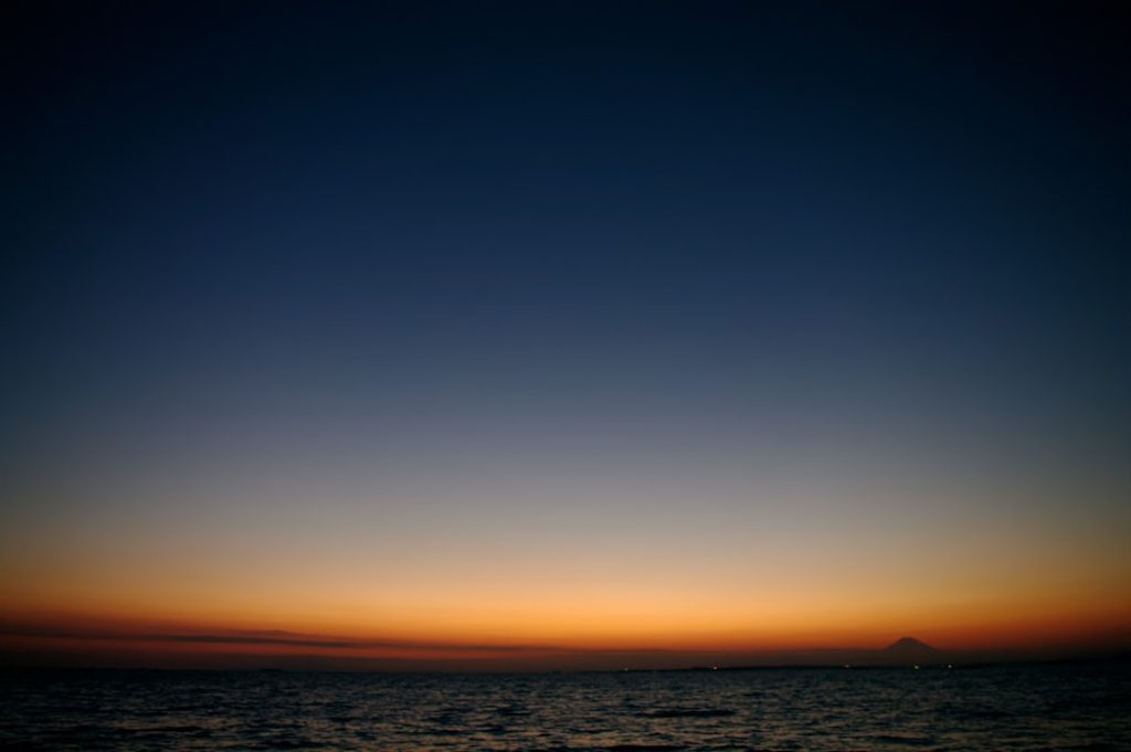 金星が夕焼け空で最高光度に輝く現象