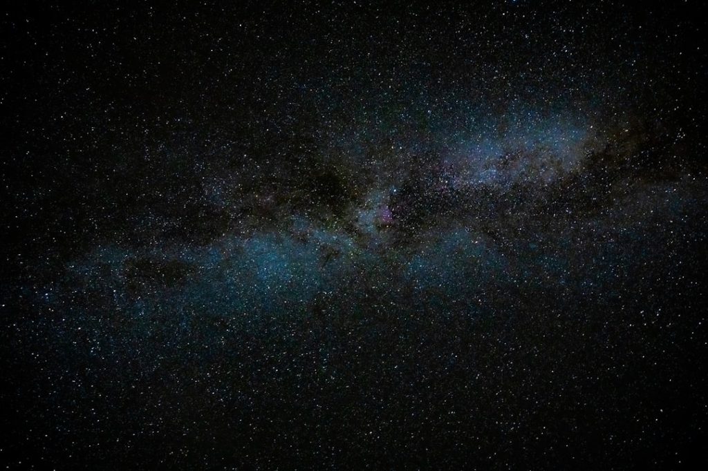 銀河団の激動的な若き時代をNASAが観測