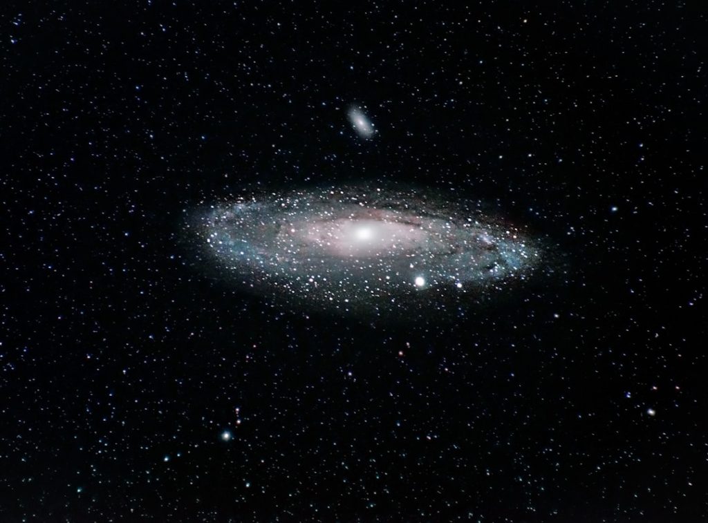 銀河の壮大な星々の光景がNASAの本日の宇宙写真に