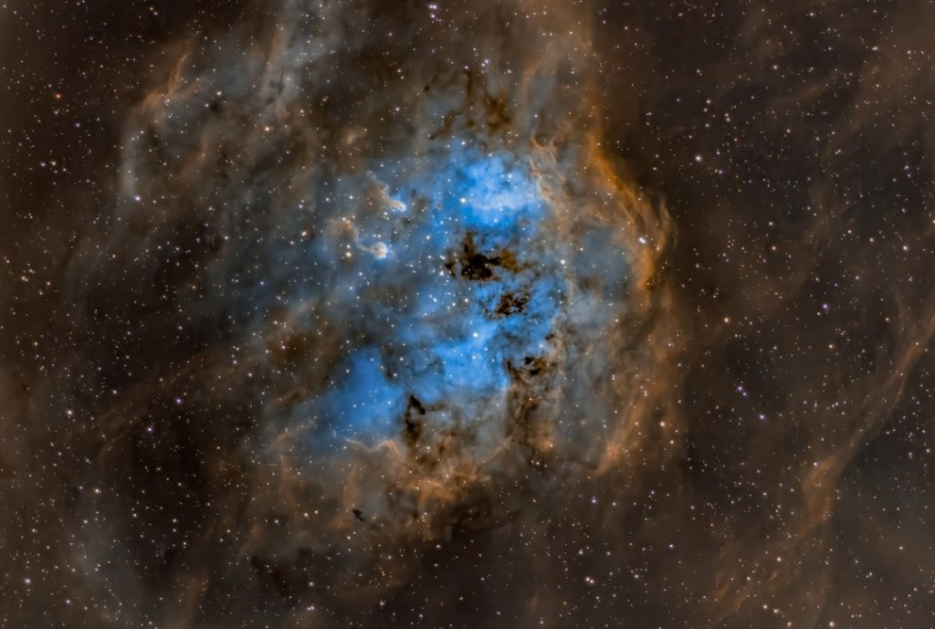 星形成の謎を解く細長い構造NASA観測