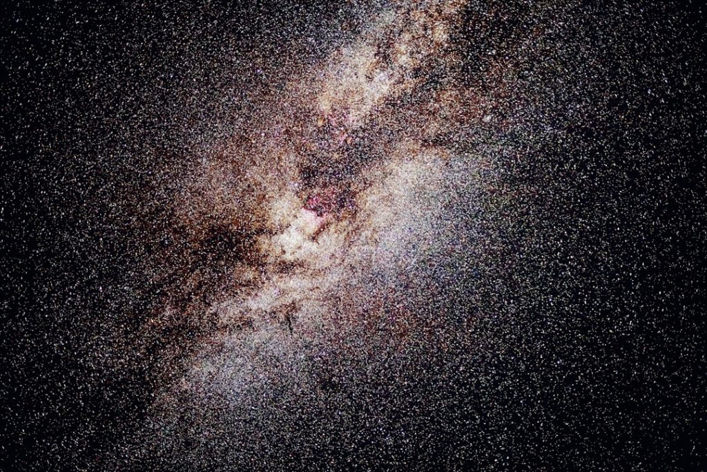 銀河系の謎の質量、星間彗星の大群に隠れている可能性