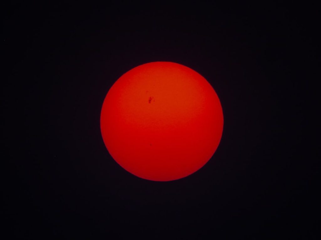 太陽の巨大プラズマ雲を天体写真家が撮影