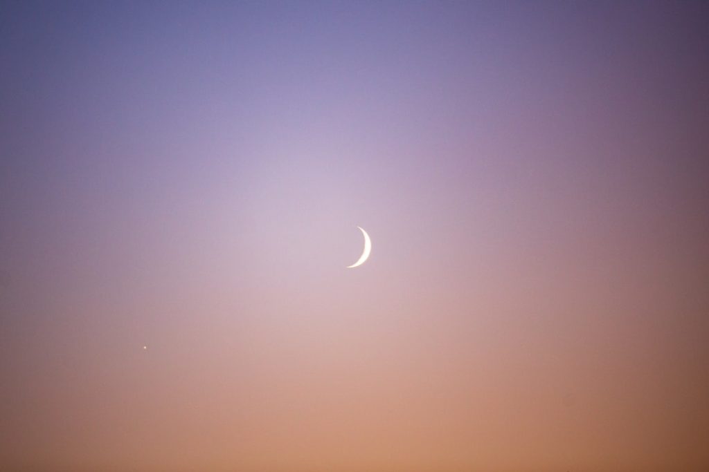 2026年6月17日、月が昼間に金星を隠す