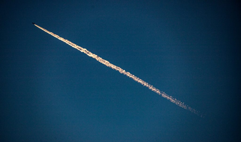 空中発射ロケットの衛星ブースター機、軌道投入の新手法