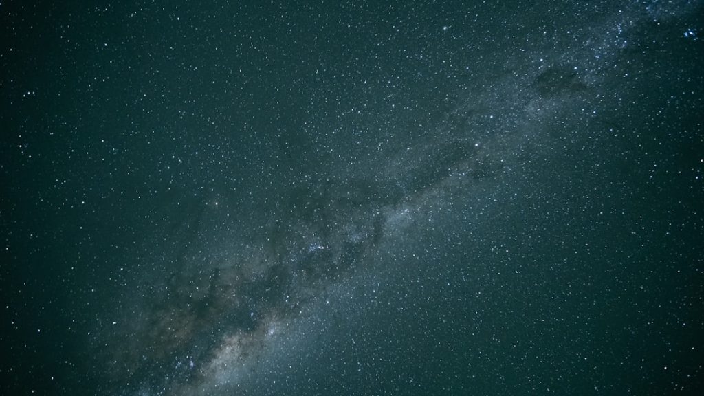 遠方銀河の観測で宇宙の歴史が明らかに