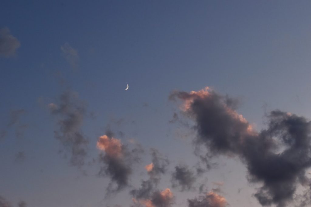 6月17日夜、金星・木星・土星が三日月と共演する
