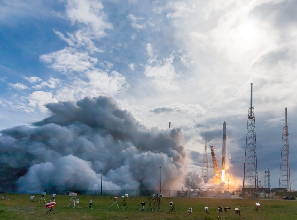 軌道離脱の宇宙望遠鏡、NASA が前代未聞の救出作戦を計画