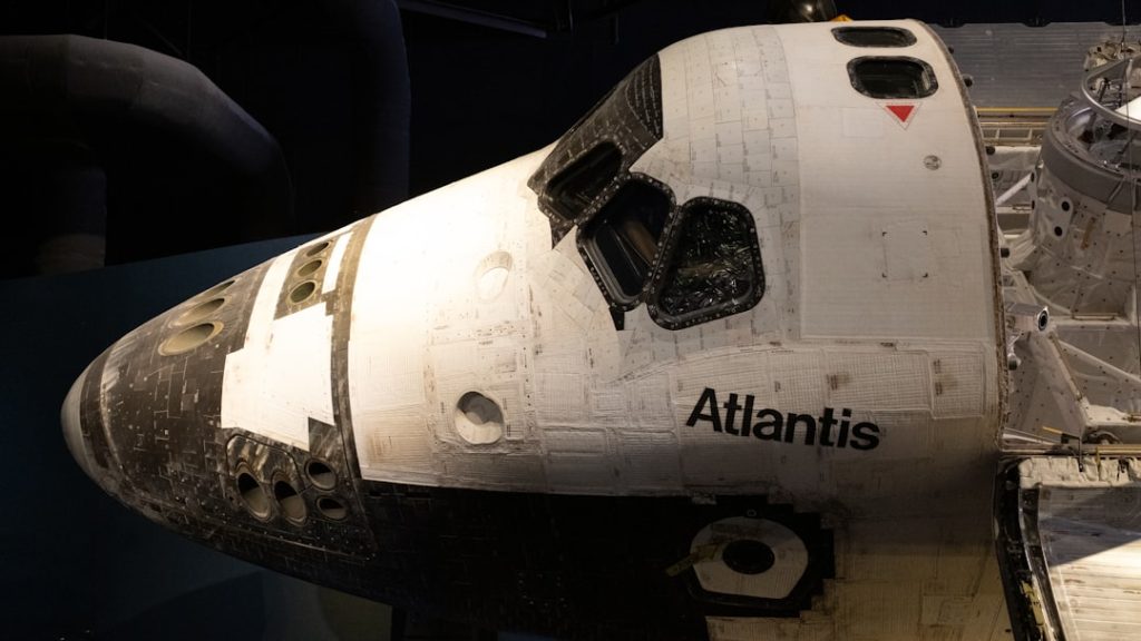 NASA、軌道低下する宇宙望遠鏡の救出作戦に着手