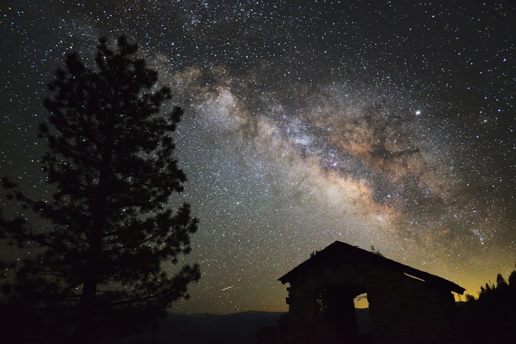 ユークリッドが銀河中心の星々を高精度撮像、構造解明へ