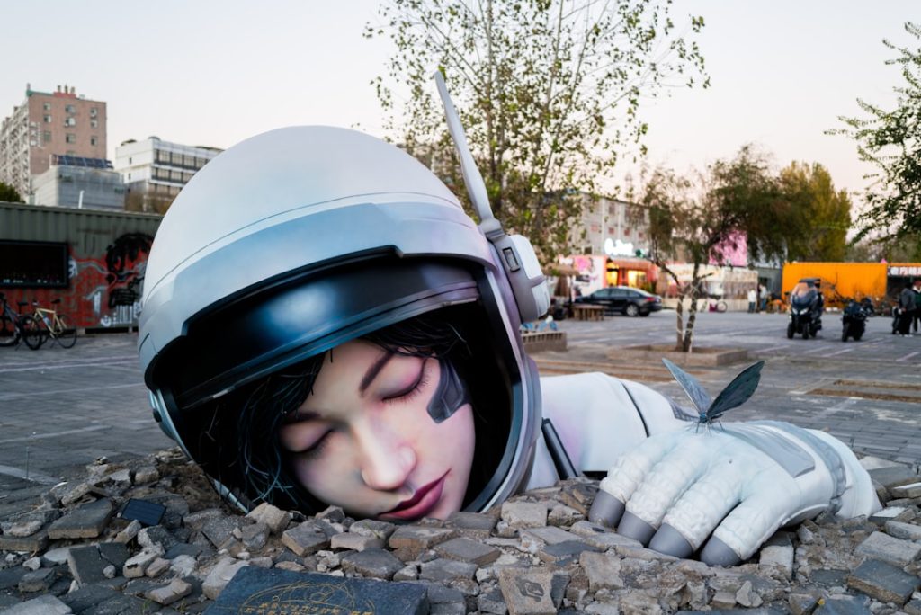 宇宙飛行士がISS船外活動中に筋トレ、微重力環境での体力維持が課題