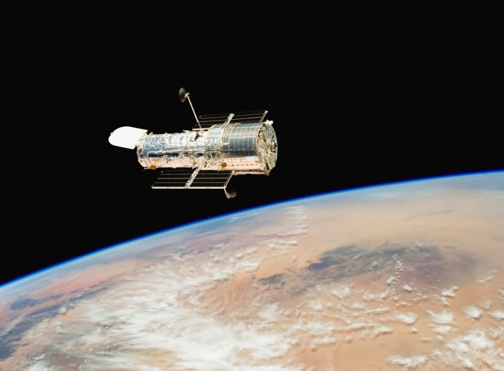 靴箱サイズの小型衛星で宇宙の核爆発を検知、米国が新技術開発