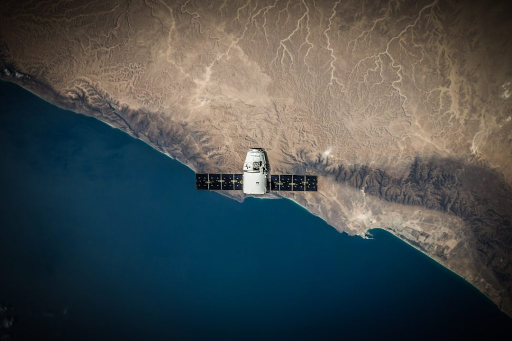 FCCが宇宙反射鏡衛星群の初打ち上げを認可