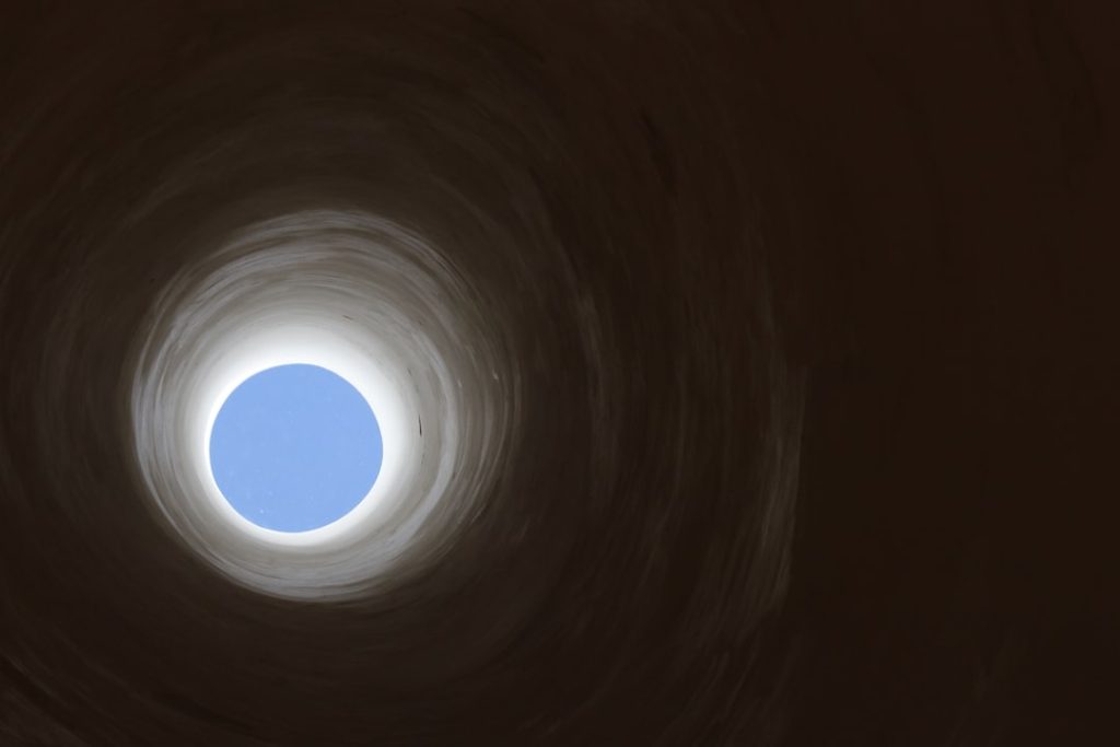 ブラックホール探査機、強大な重力克服へ新技術