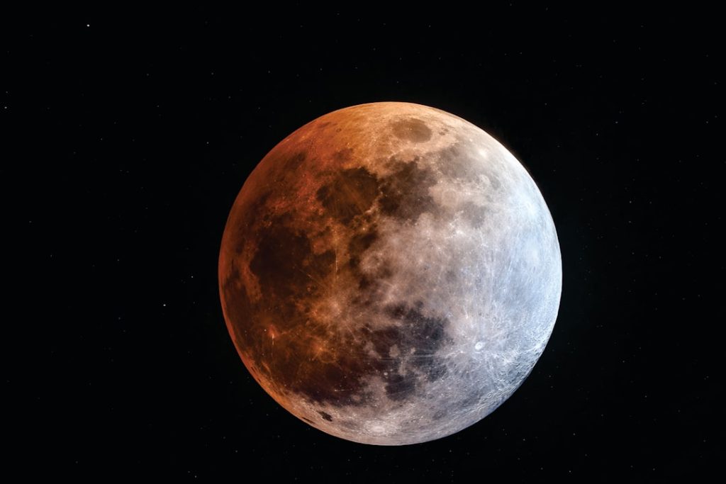 NASA火星探査機ESCAPADE、地球と月の撮影に成功