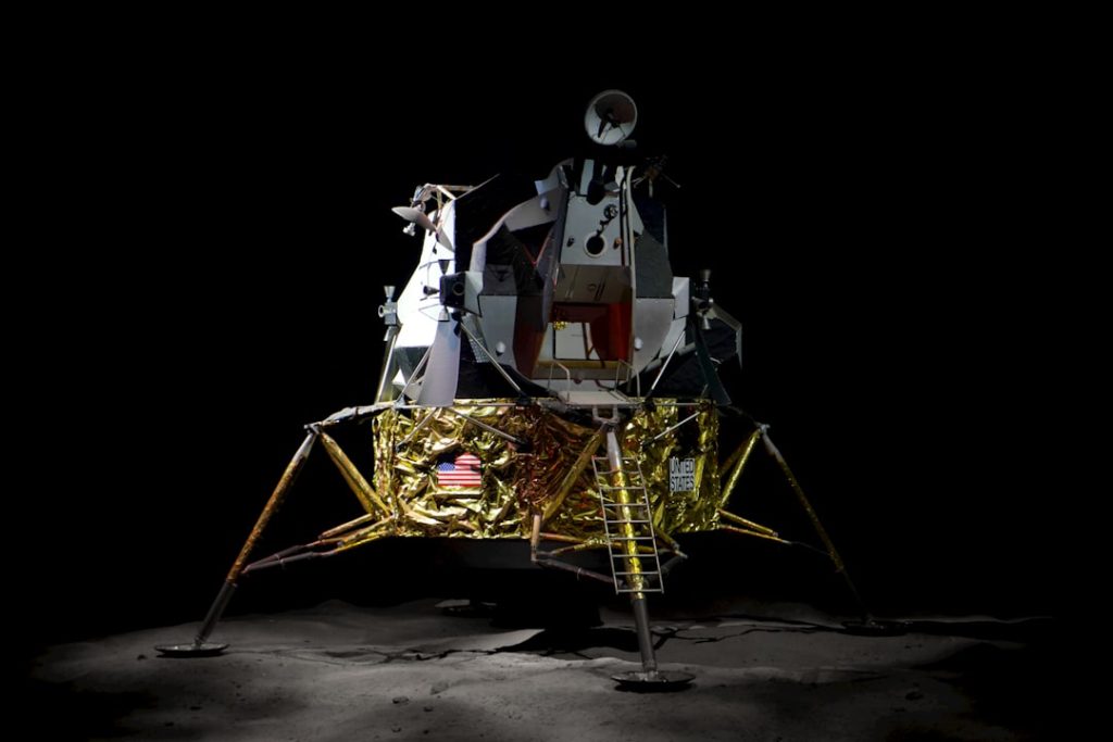 デニス・バーナム宇宙飛行士、ISS初号機乗員に決定