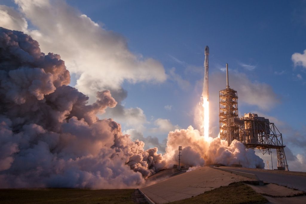 スペースXのロケット、月への衝突は意図的な軌道設定